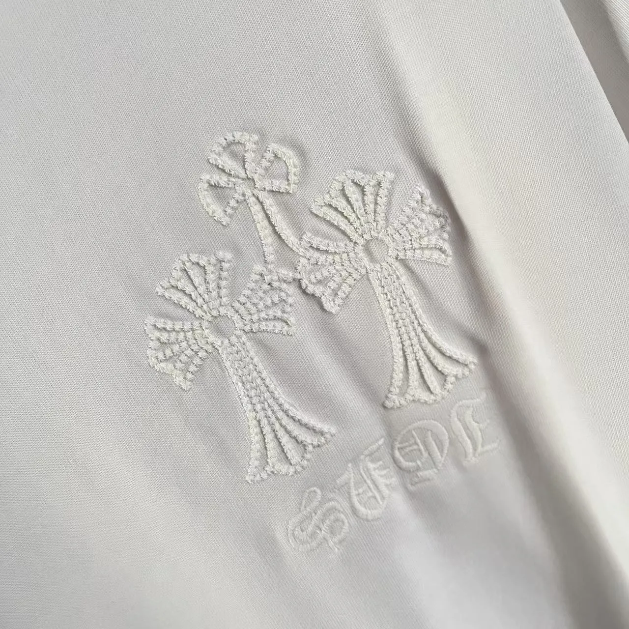 🅿️200 ch Cro* 2025 summer new style Sanskrit horseshoe cross cross vacuum embroidery short-sleeved t-shirt custom fabric 300g same style for men and women Size: S M L XL XXL Five codes Color: black white